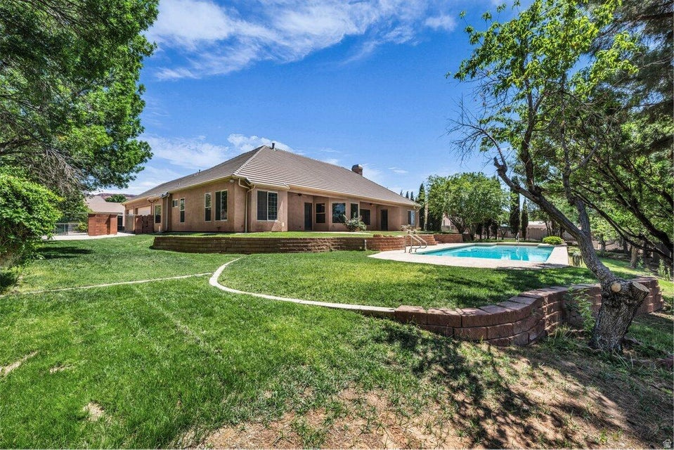 MAJESTIC VIEW 1 - Residential