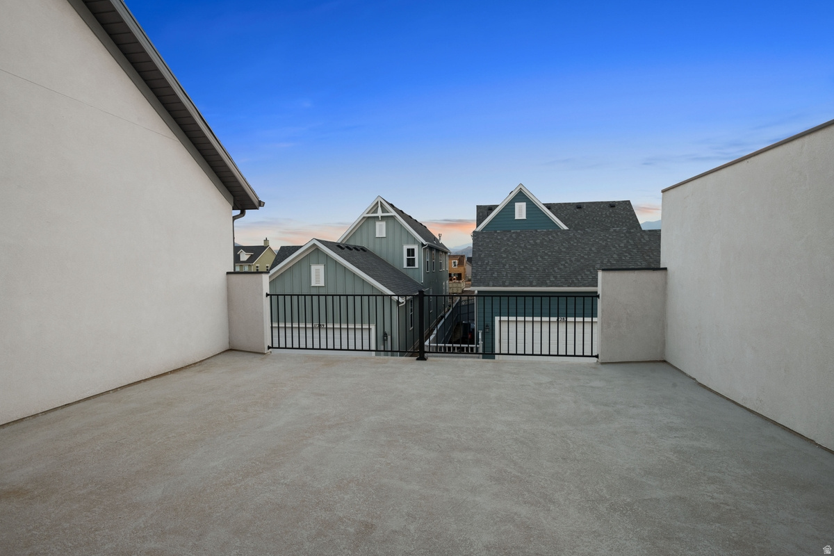 DAYBREAK - Residential