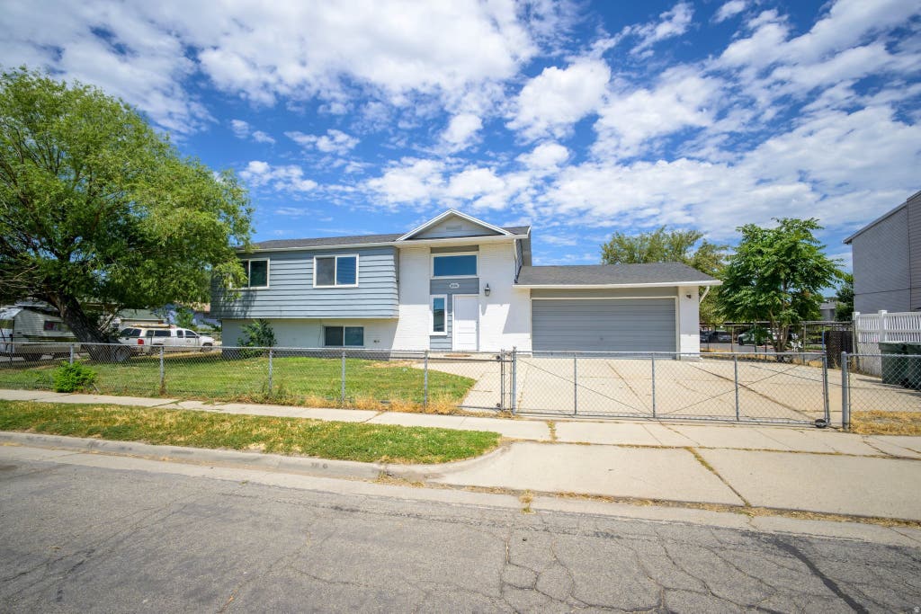 Photo of 1886 W 500 N, Salt Lake City, UT 84116 (MLS # 2174333)