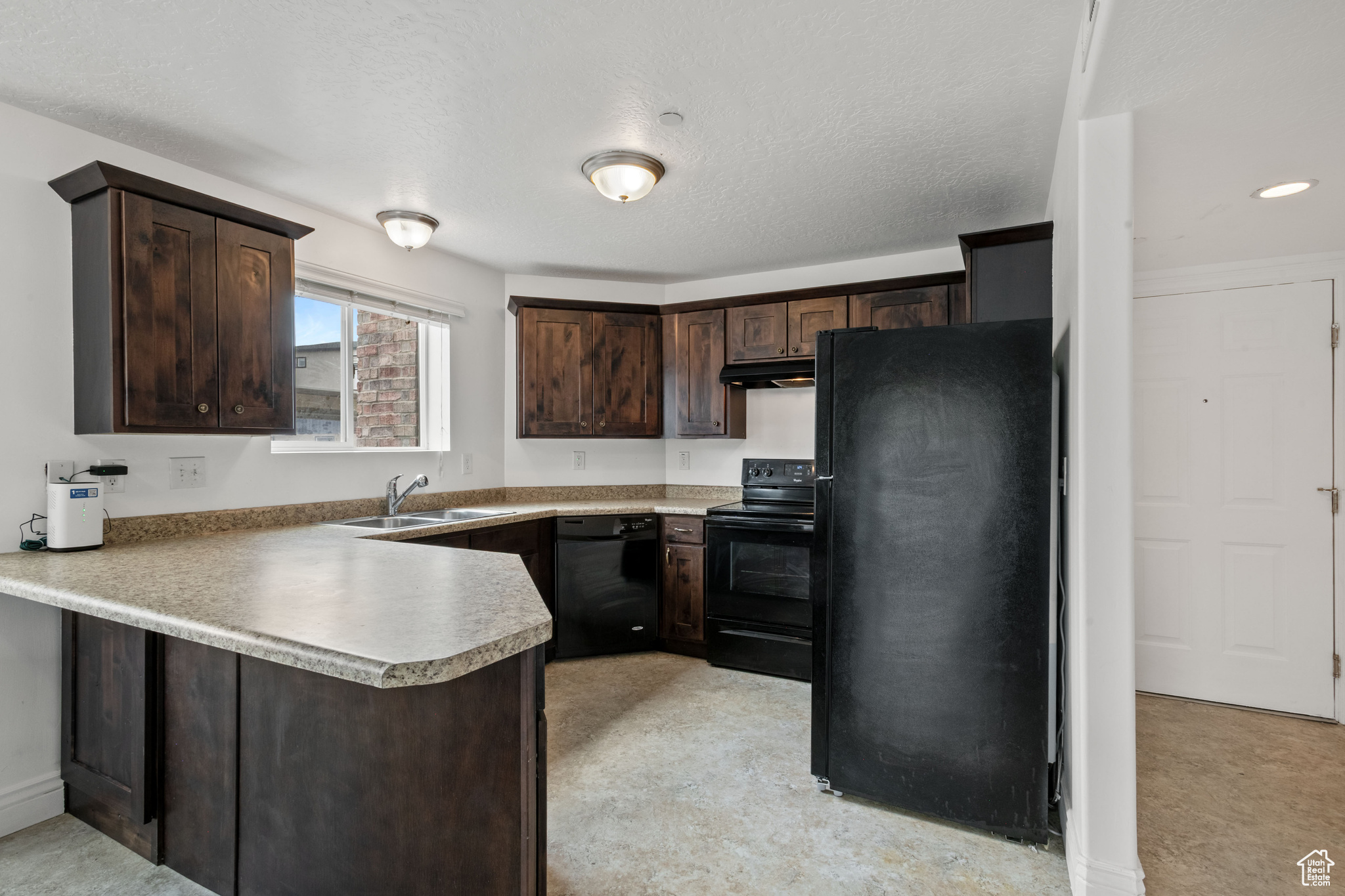EAST TOWN VILLAGE PH - Residential