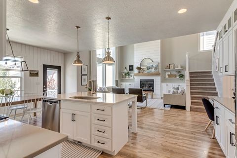 Tiny photo for 398 S 730 E, Lehi, UT 84043 (MLS # 2142619)