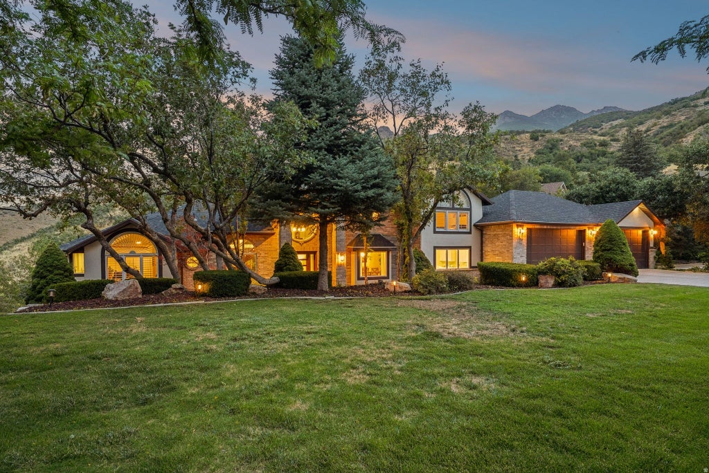 Photo of 3311 COVE CIR, Layton, UT 84040 (MLS # 2178614)