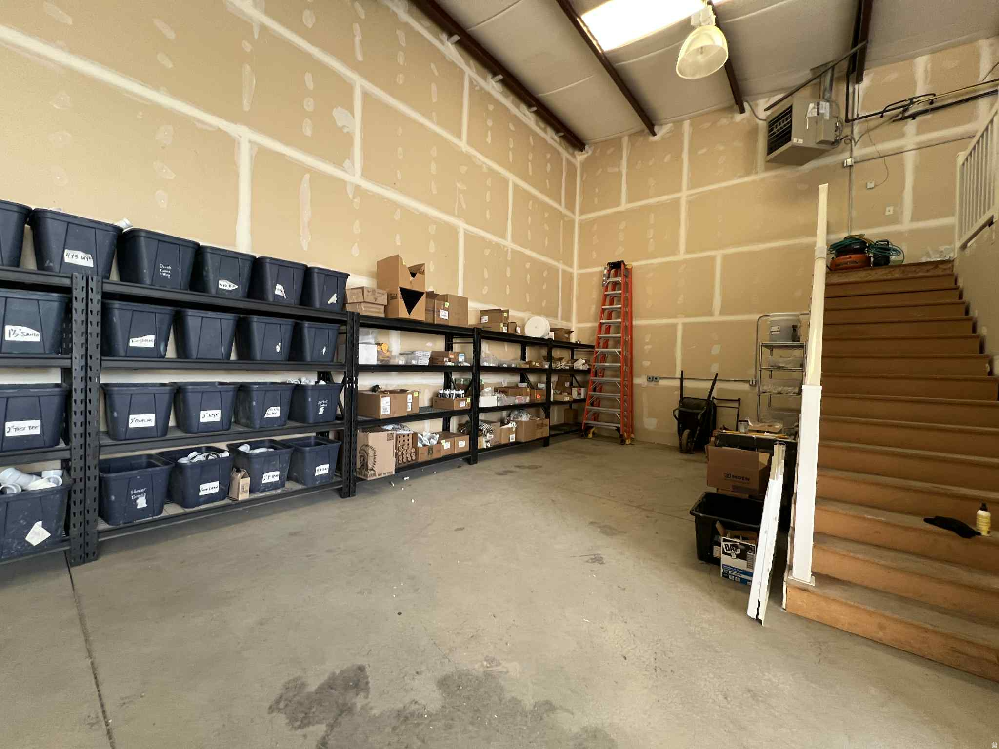 KAPP INDUSTRIAL PK - Commercial Lease