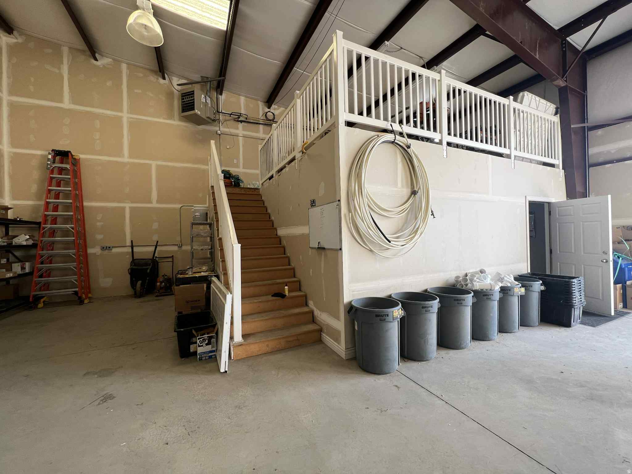 KAPP INDUSTRIAL PK - Commercial Lease