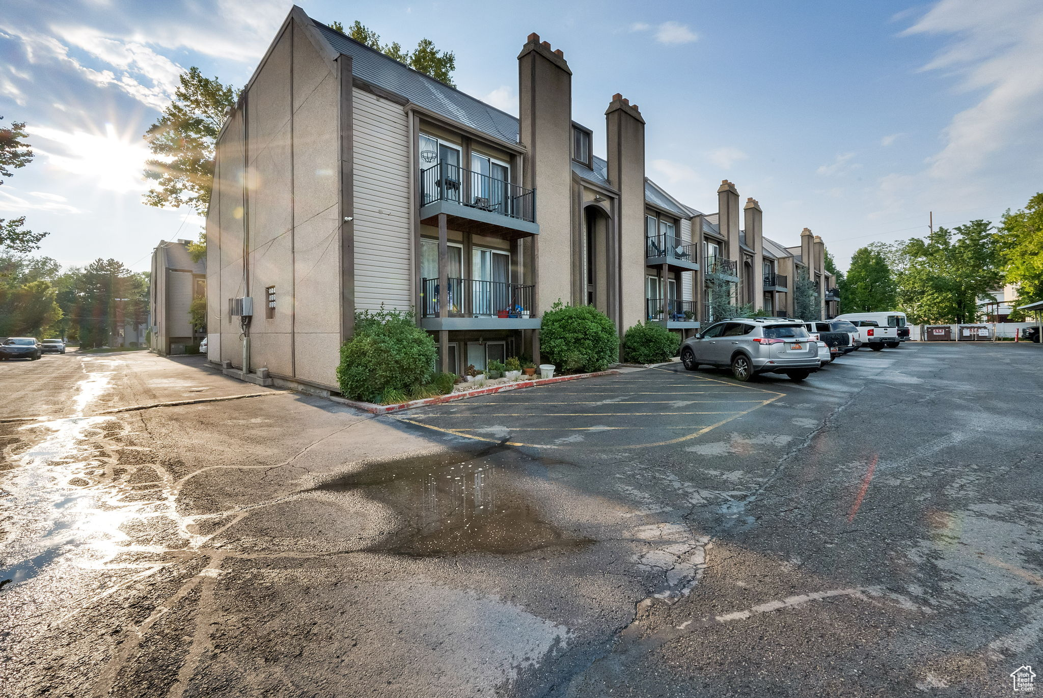 CREEKSIDE - Residential