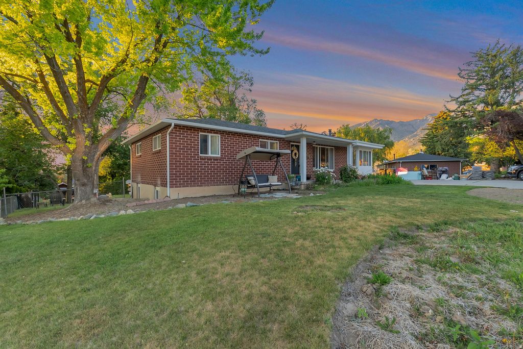 Photo of 7680 S DELL RD E, Salt Lake City, UT 84121 (MLS # 2160567)