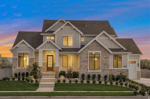 Photo of 695 W HIDDEN FARM DR, Farmington, UT 84025 (MLS # 2158613)