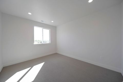 Tiny photo for 695 W HIDDEN FARM DR, Farmington, UT 84025 (MLS # 2158613)