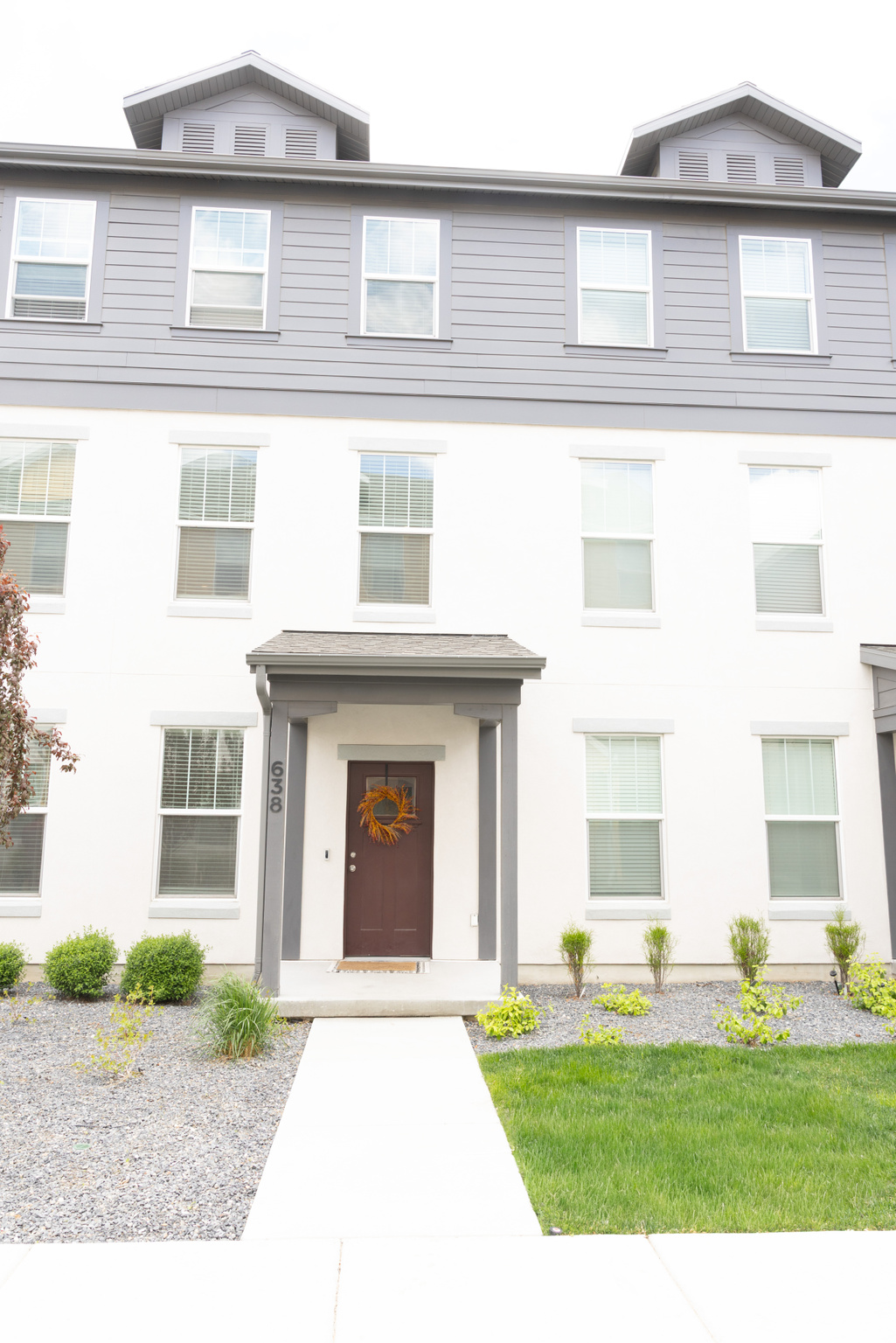 TOWNS ON MAIN - Residential