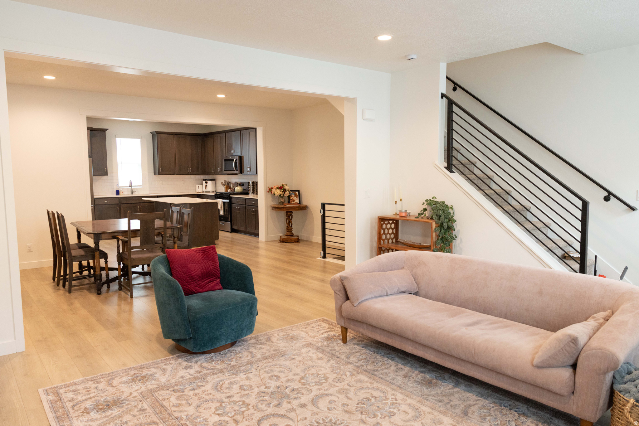 TOWNS ON MAIN - Residential