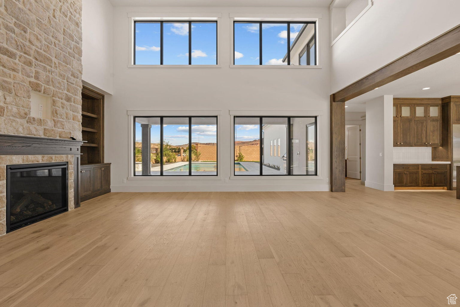 SUMMIT VIEW 1 - Residential