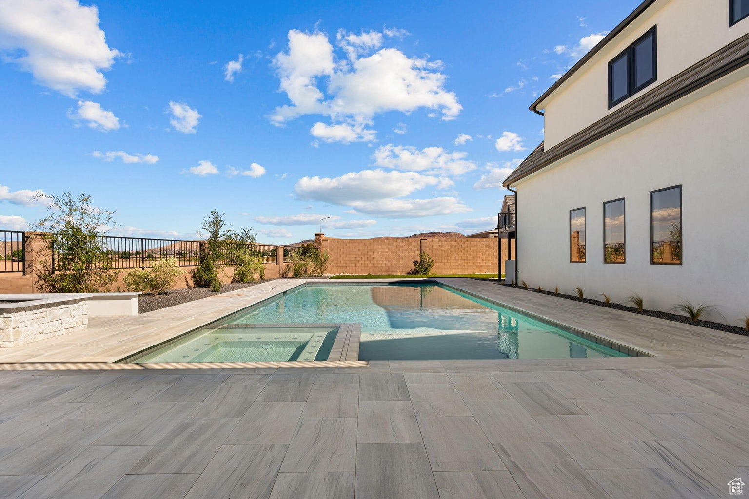 SUMMIT VIEW 1 - Residential