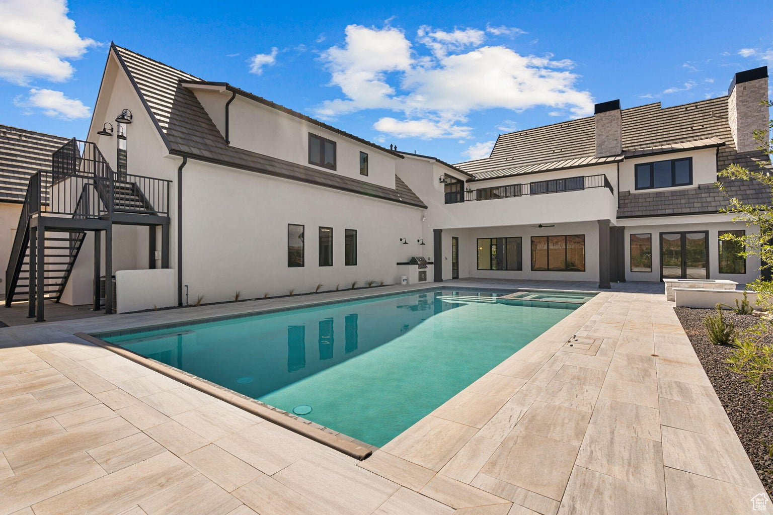 SUMMIT VIEW 1 - Residential