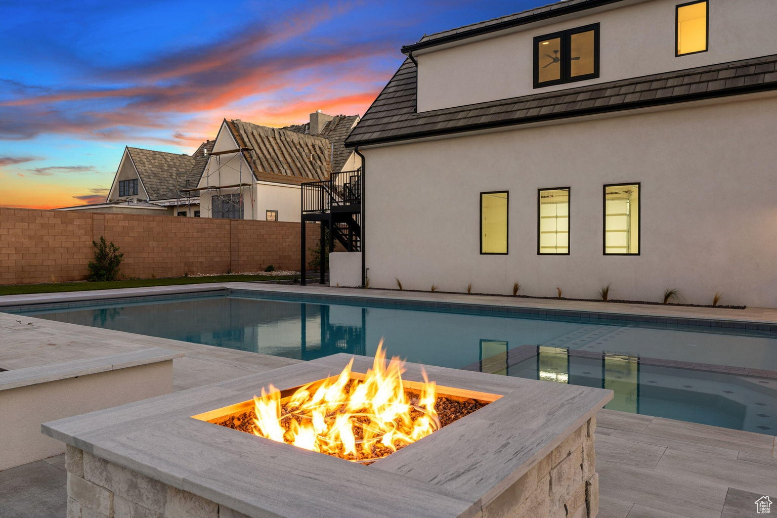 SUMMIT VIEW 1 - Residential