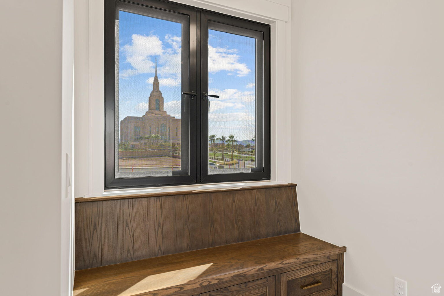 SUMMIT VIEW 1 - Residential