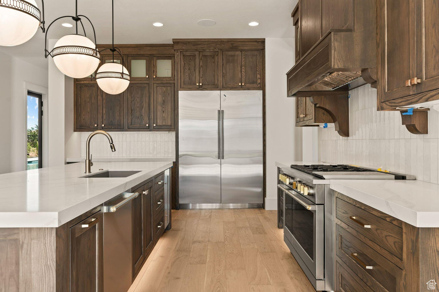 SUMMIT VIEW 1 - Residential