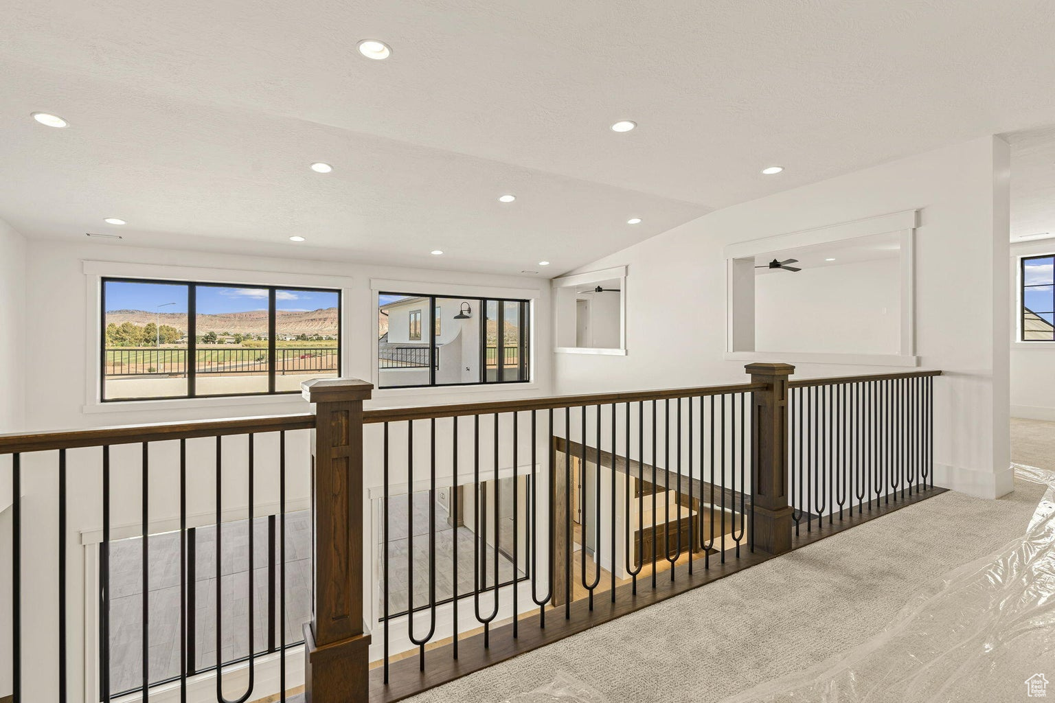 SUMMIT VIEW 1 - Residential