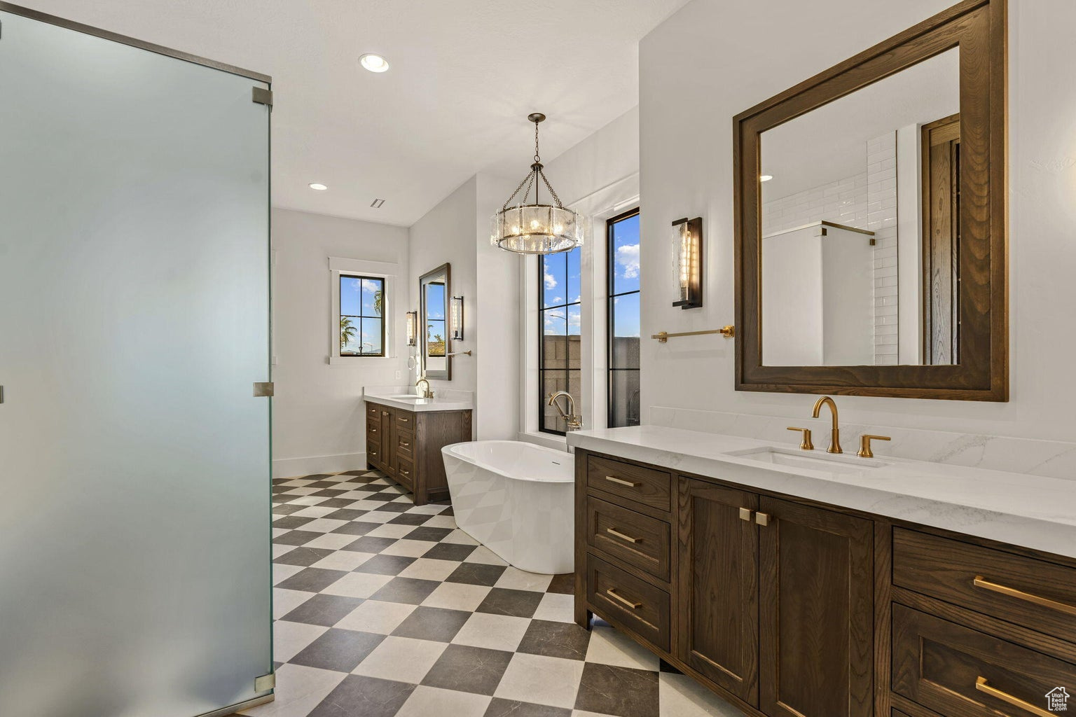 SUMMIT VIEW 1 - Residential