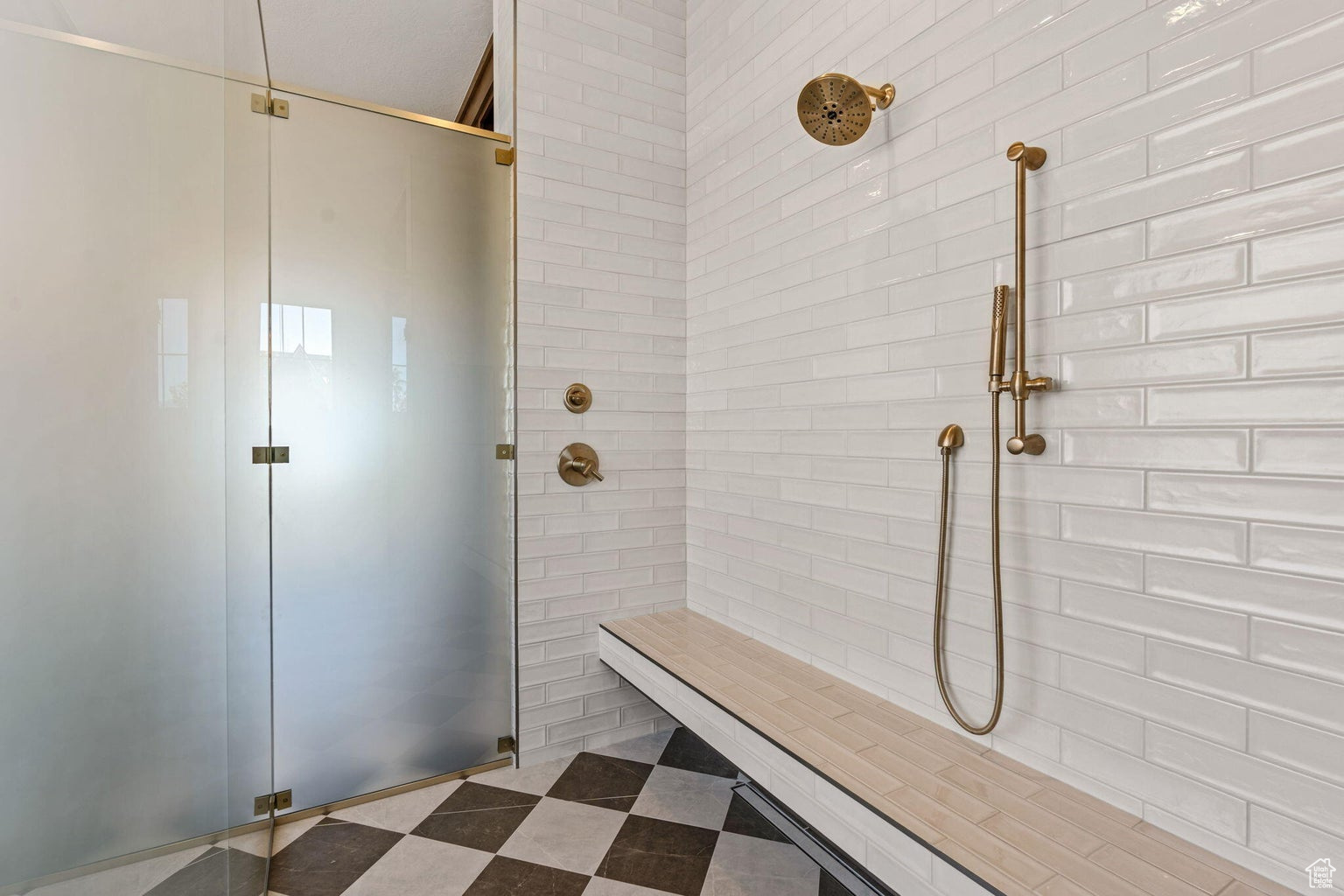 SUMMIT VIEW 1 - Residential