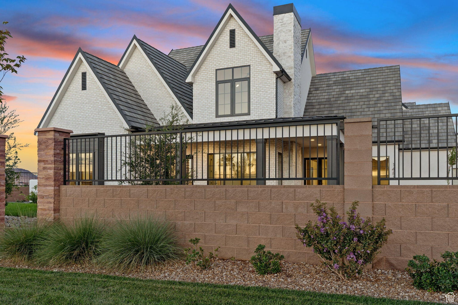 SUMMIT VIEW 1 - Residential