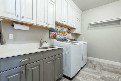 Tiny photo for 914 E BLACK OAK DR, Washington, UT 84780 (MLS # 2155107)