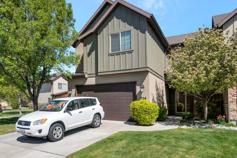 Townhouse For Sale - 724 W Mystic Brook Way Way<br/> South Jordan, UT 84095