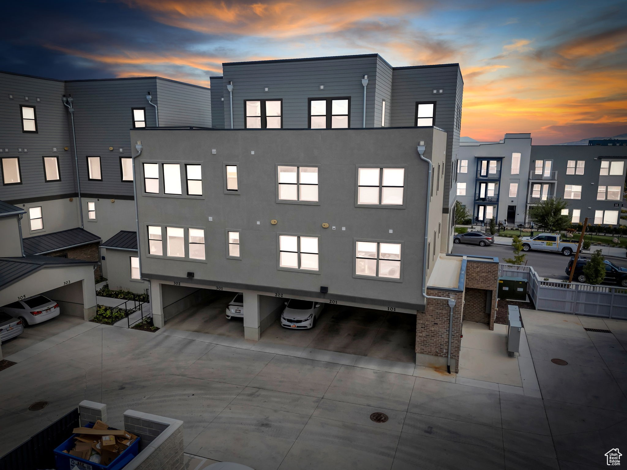 DAYBREAK - Residential
