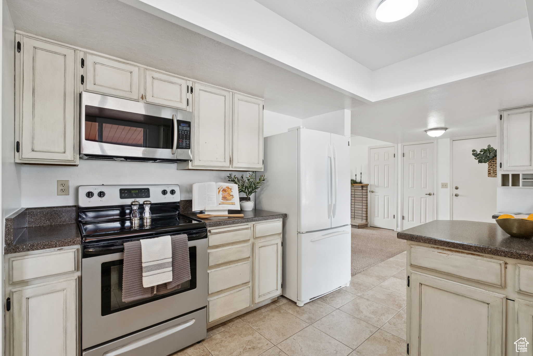 Sandy, Utah 84094, United States, 4 Bedrooms Bedrooms, ,3 BathroomsBathrooms,Residential,Active,166449