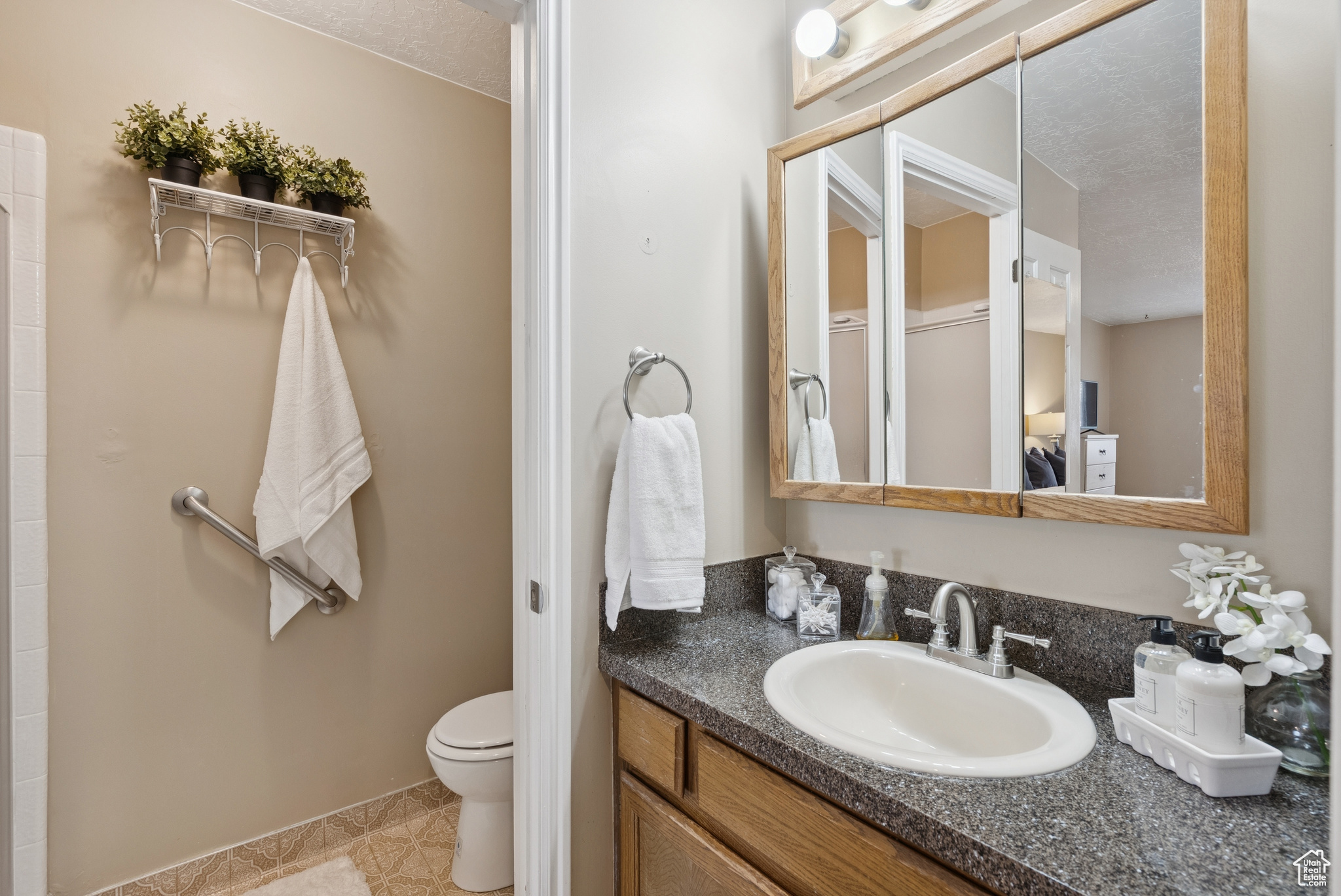 Sandy, Utah 84094, United States, 4 Bedrooms Bedrooms, ,3 BathroomsBathrooms,Residential,Active,166449