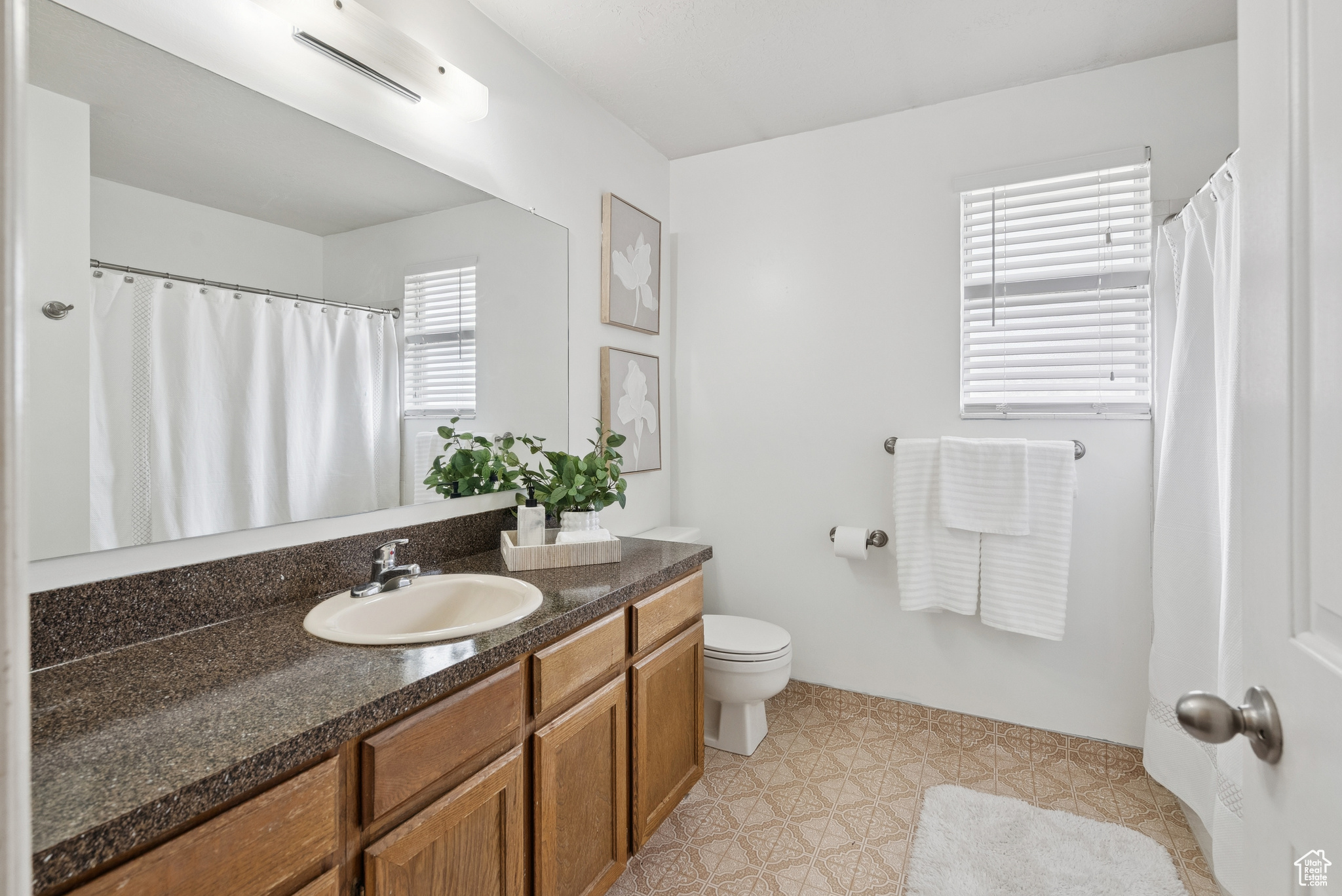 Sandy, Utah 84094, United States, 4 Bedrooms Bedrooms, ,3 BathroomsBathrooms,Residential,Active,166449