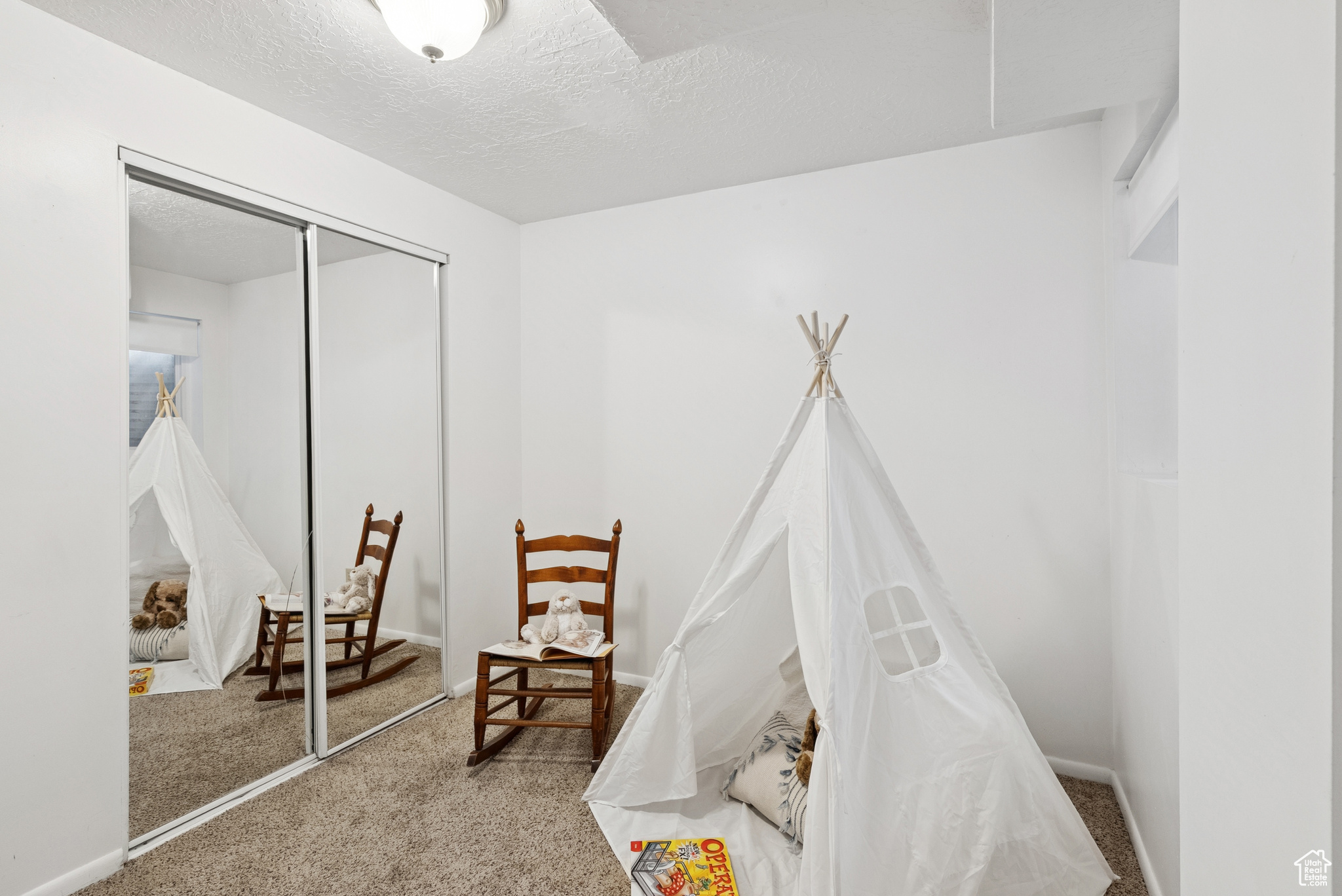 Sandy, Utah 84094, United States, 4 Bedrooms Bedrooms, ,3 BathroomsBathrooms,Residential,Active,166449