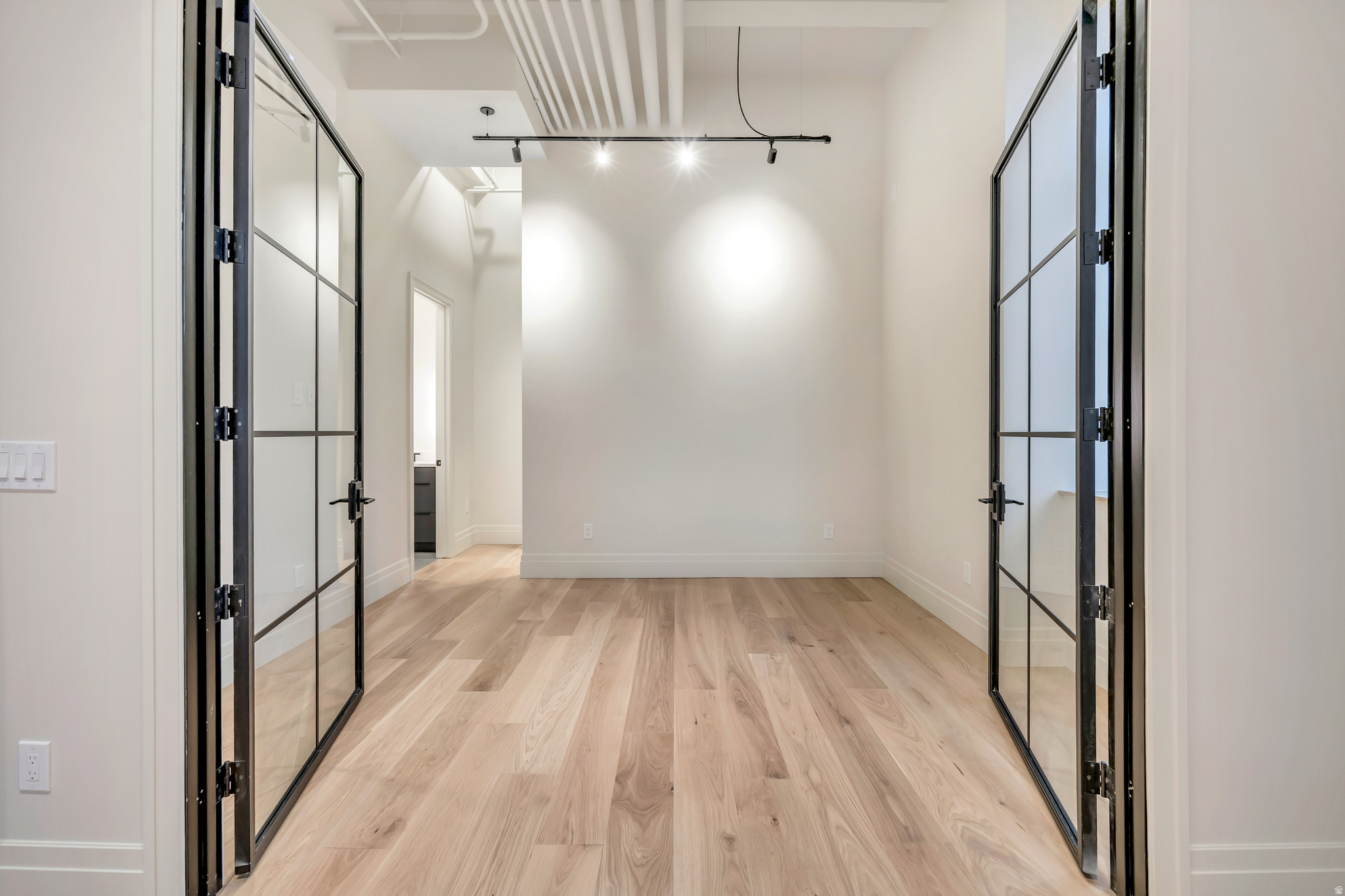 TELEGRAPH EXCHANGE - Residential