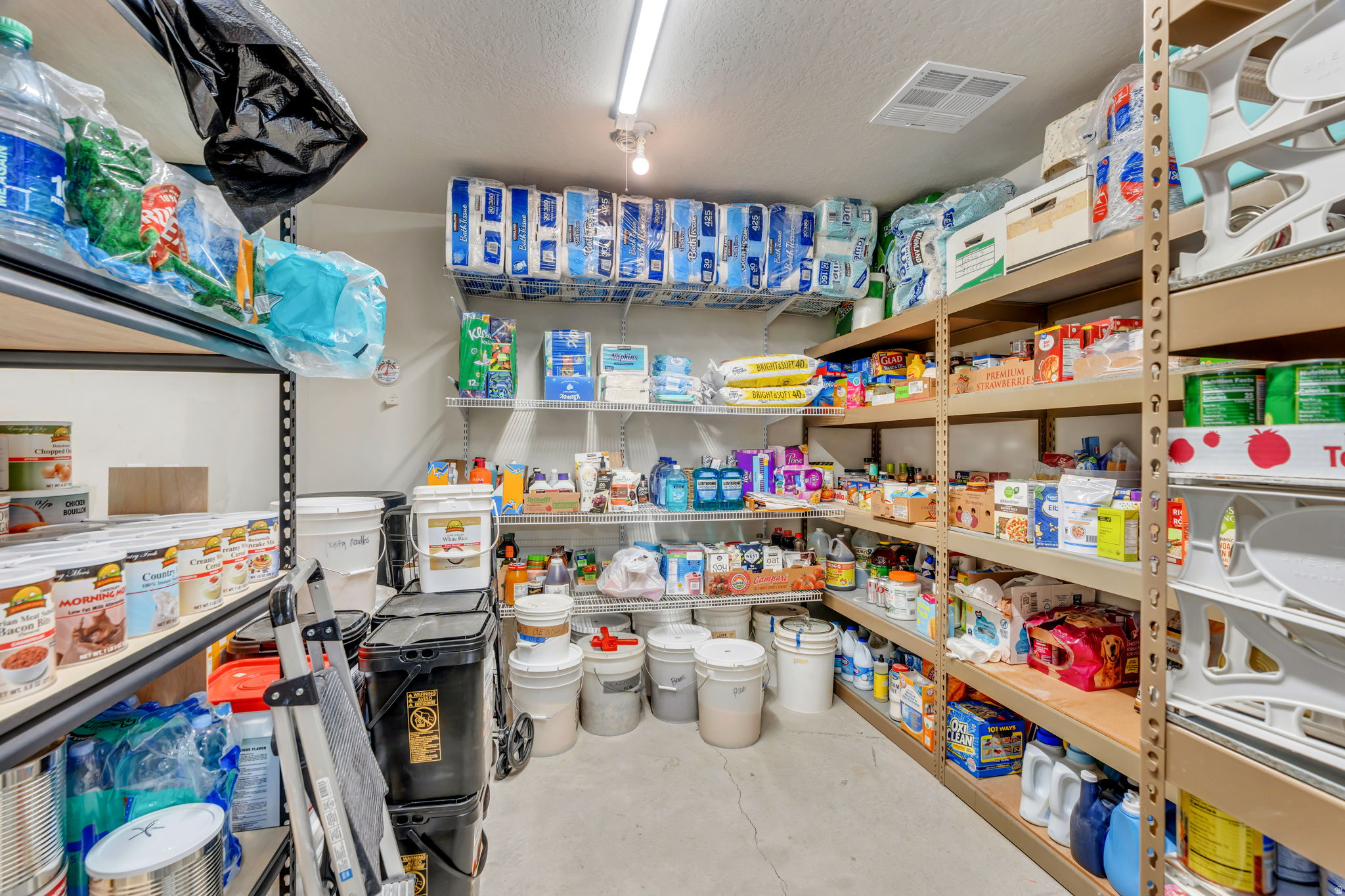 THE VILLAS AT LEGACY FARMS - Residential