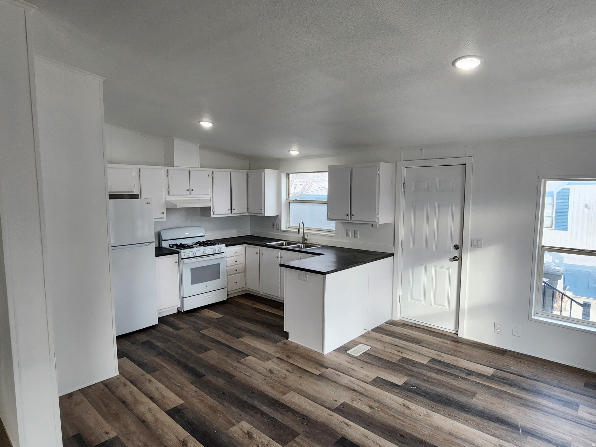 SHERWOOD FOREST - Residential