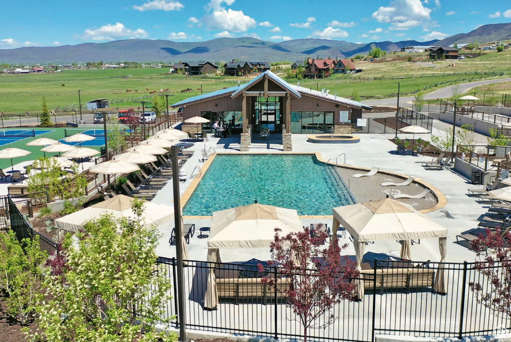 HIGH STAR RANCH - Residential