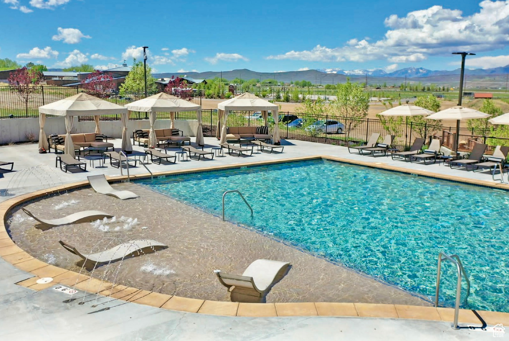 HIGH STAR RANCH - Residential