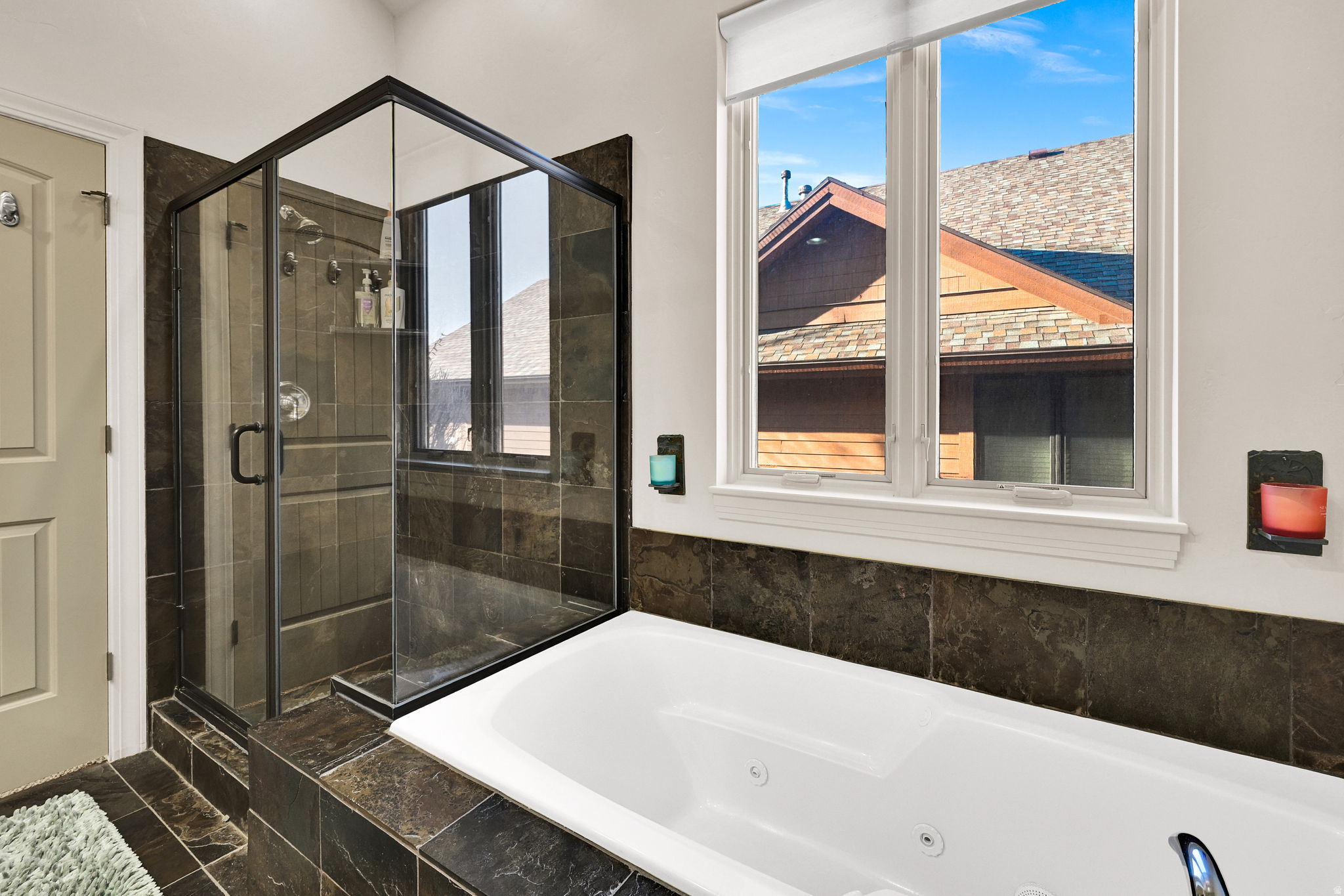 TRAPPERS RIDGE - Residential