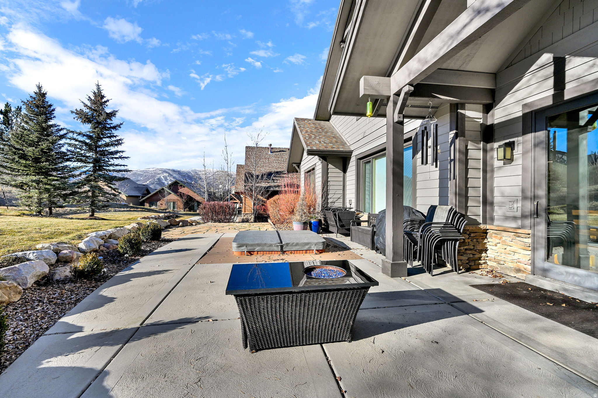 TRAPPERS RIDGE - Residential