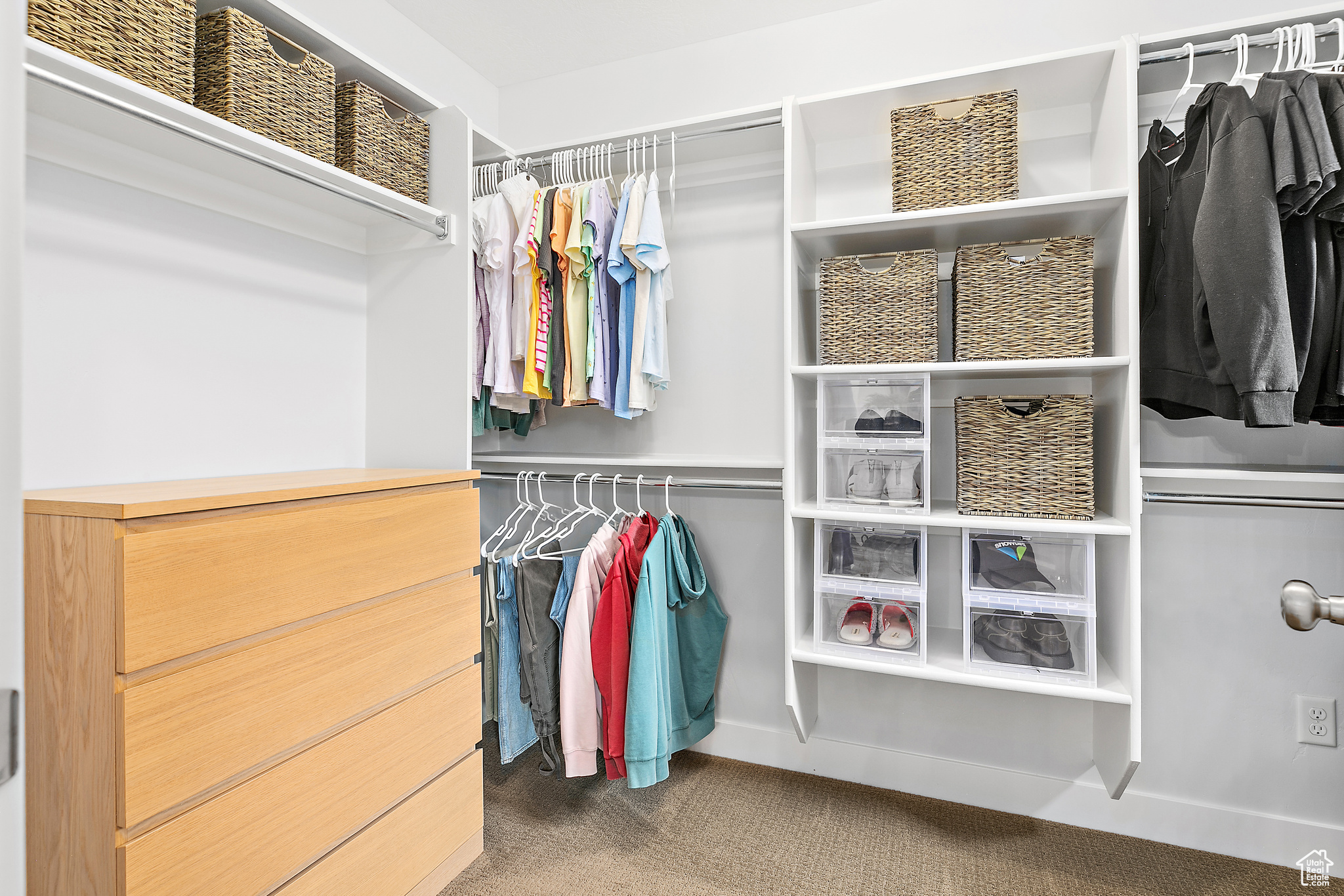 LEVOY ESTATES - Residential