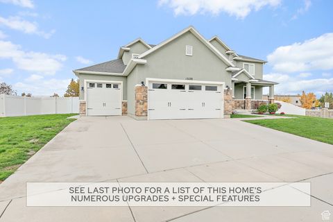 Photo of 13128 S DAY MEADOW DR E, Draper, UT 84020 (MLS # 2117990)