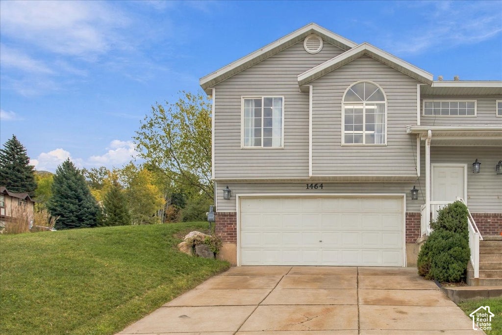 Photo of 1464 N TARTAN WAY E, Layton, UT 84041 (MLS # 2192485)