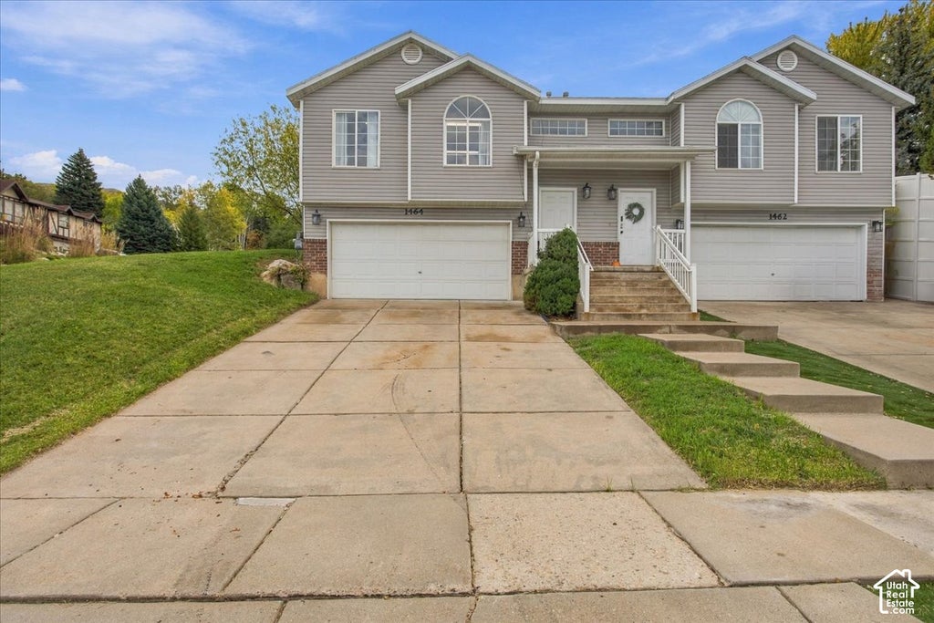 Photo of 1464 N TARTAN WAY E, Layton, UT 84041 (MLS # 2192485)