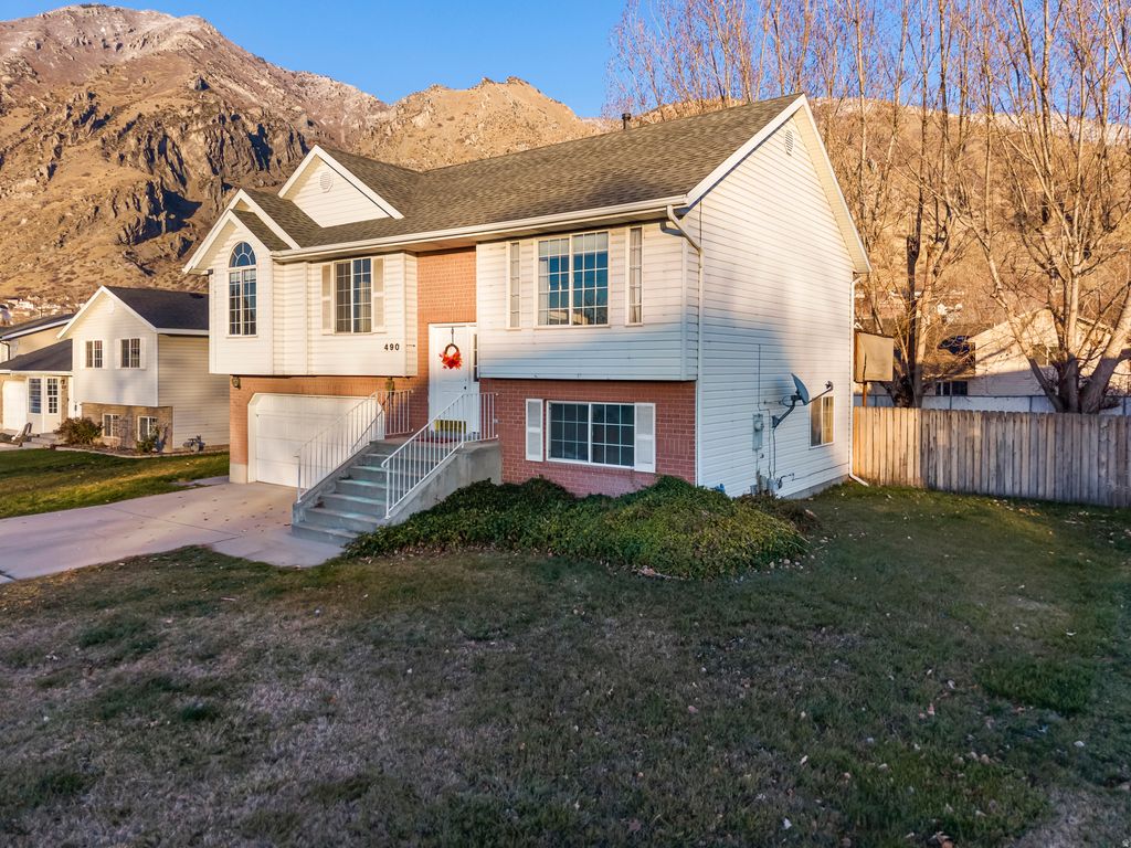 Photo of 490 N 400 E, Springville, UT 84663 (MLS # 2128370)