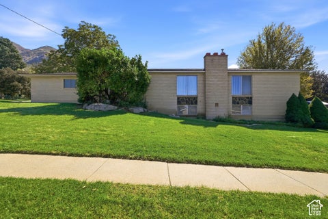 Photo of 635 S MOUNTAIN RD, Fruit Heights, UT 84037 (MLS # 2188828)