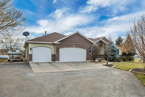 Tiny photo for 366 E 6600 S, Hyrum, UT 84319 (MLS # 2127505)