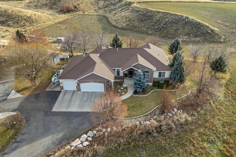 Tiny photo for 366 E 6600 S, Hyrum, UT 84319 (MLS # 2127505)