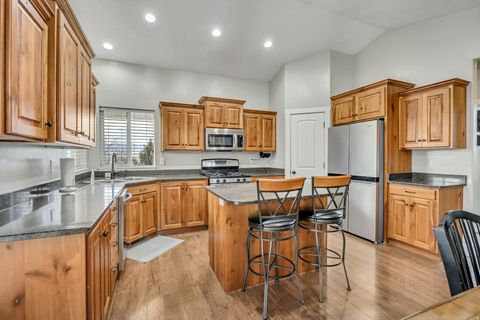 Tiny photo for 366 E 6600 S, Hyrum, UT 84319 (MLS # 2127505)