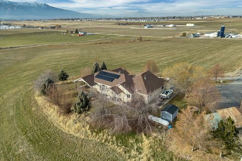 Tiny photo for 366 E 6600 S, Hyrum, UT 84319 (MLS # 2127505)