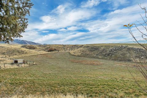 Tiny photo for 366 E 6600 S, Hyrum, UT 84319 (MLS # 2127505)