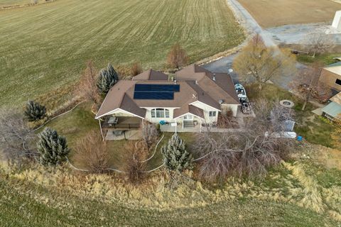 Tiny photo for 366 E 6600 S, Hyrum, UT 84319 (MLS # 2127505)